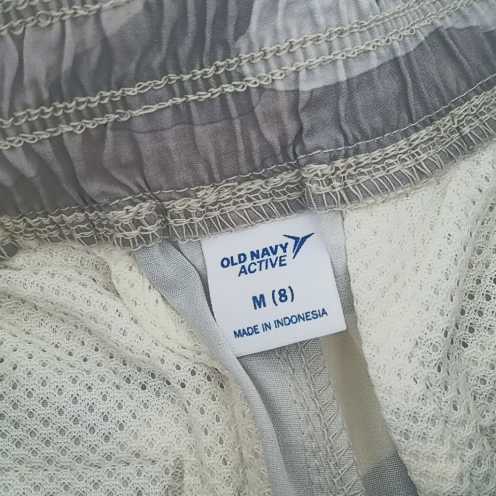 Old Navy Active camouflage quick dry shorts size Medium - Picture 8 of 8